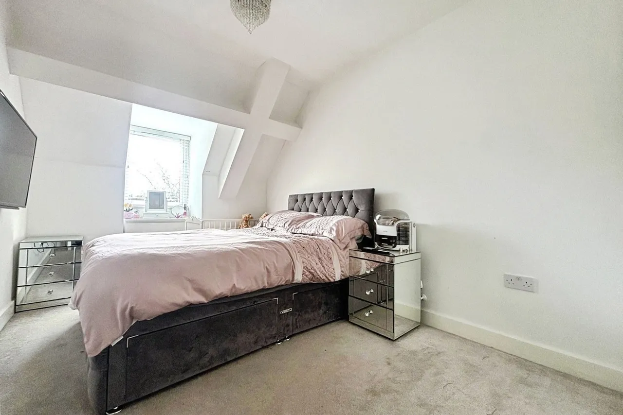 London Road, Hook, Hampshire, RG27 9DY, photo 4
