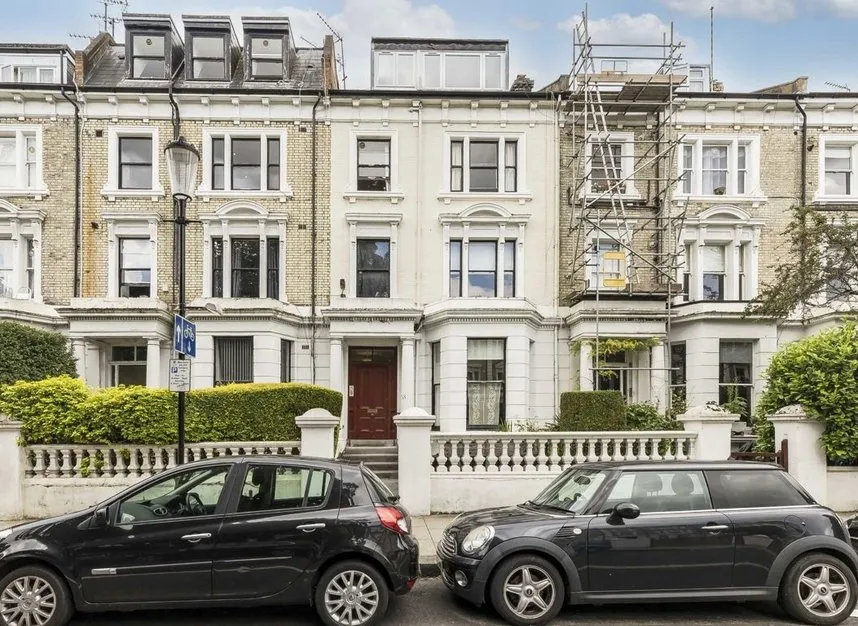 2 bed flat to rent, Elsham Road, Brook Green, W14