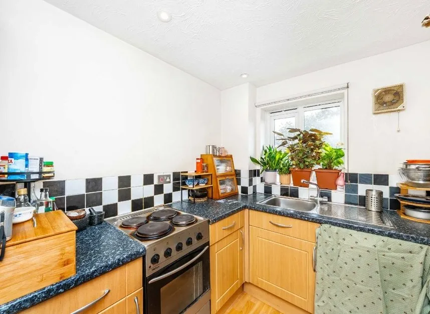 Redford Close, Feltham, TW13, photo 4