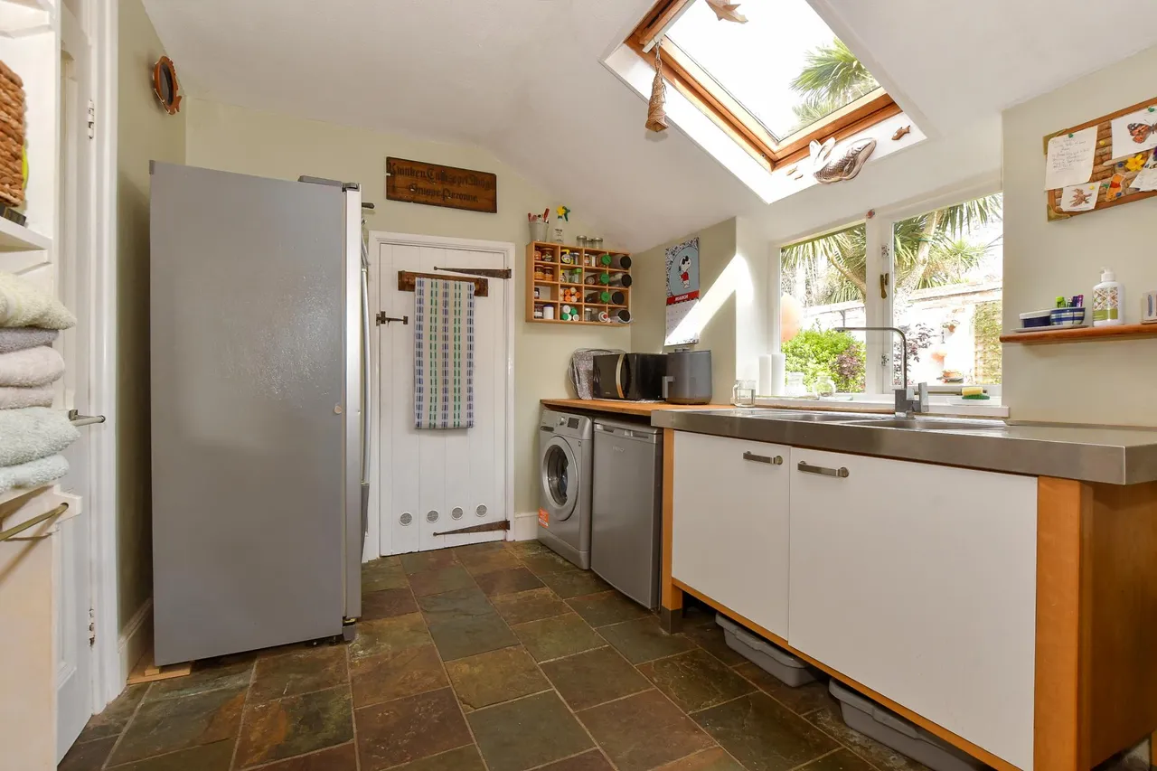Totland, PO39, photo 8