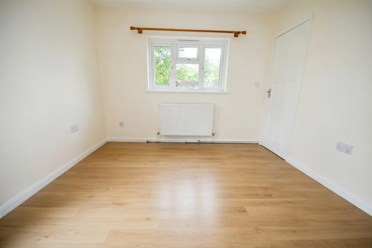 Clockhouse Lane, Ashford, photo 6