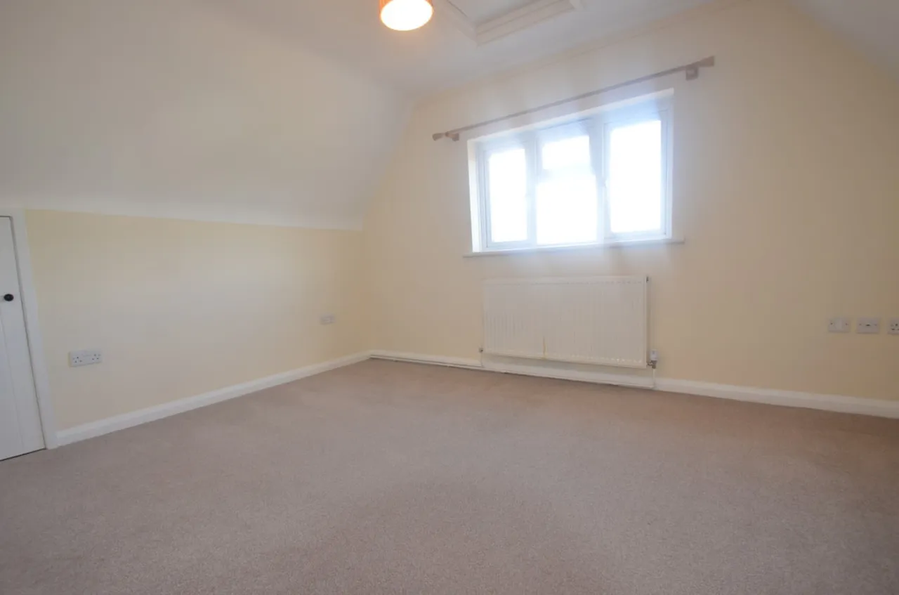 Clockhouse Lane, Ashford, photo 11