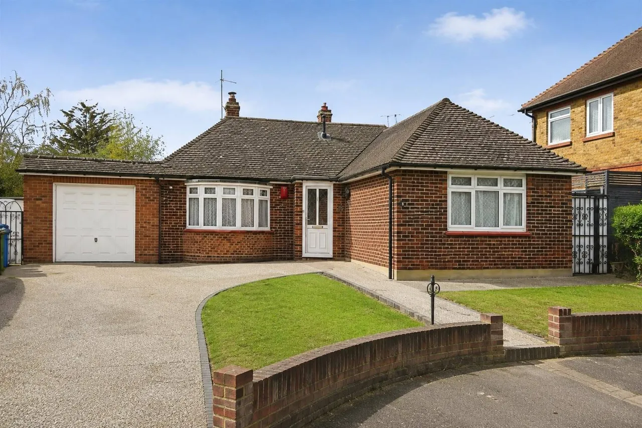 3 bed house for sale, Larkfield Avenue, Sittingbourne, ME10