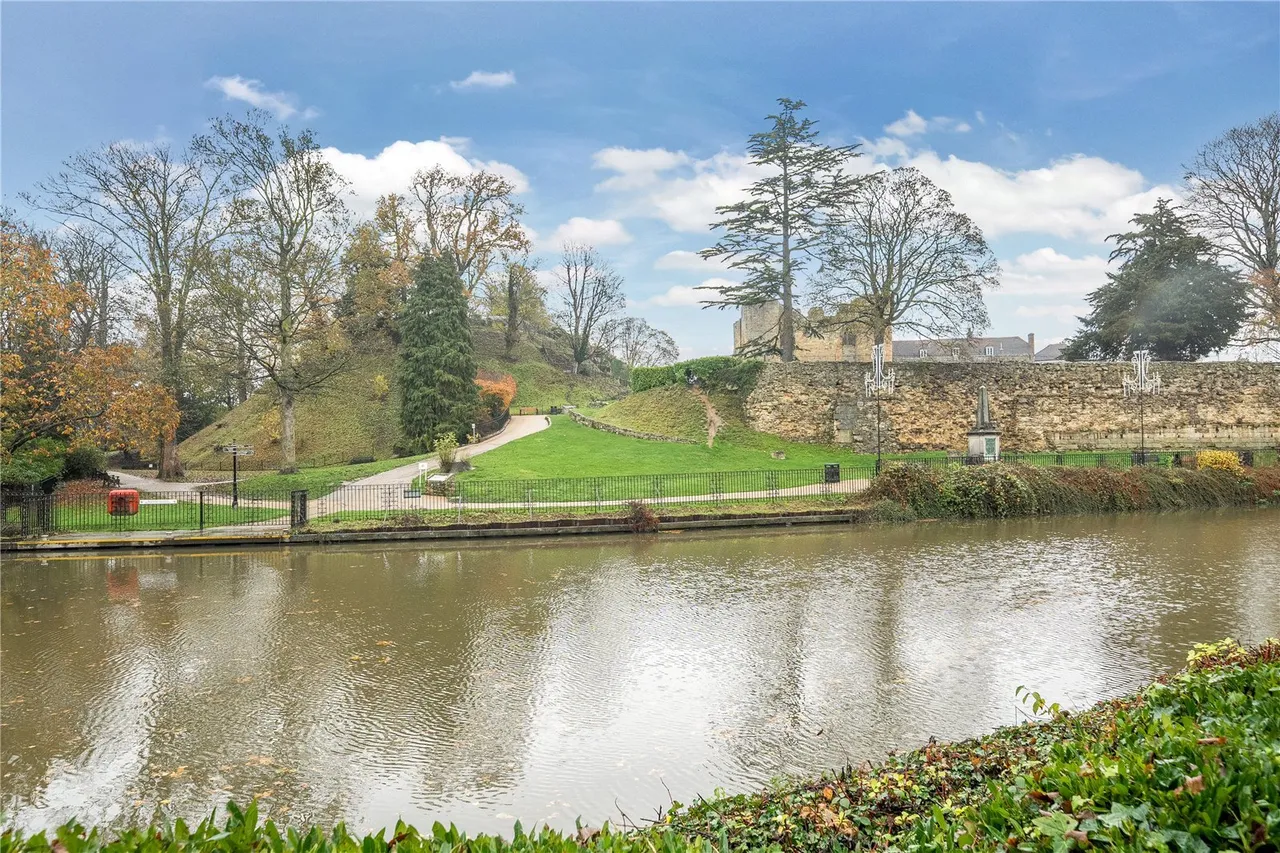 Brook House, Tonbridge, TN9, photo 18