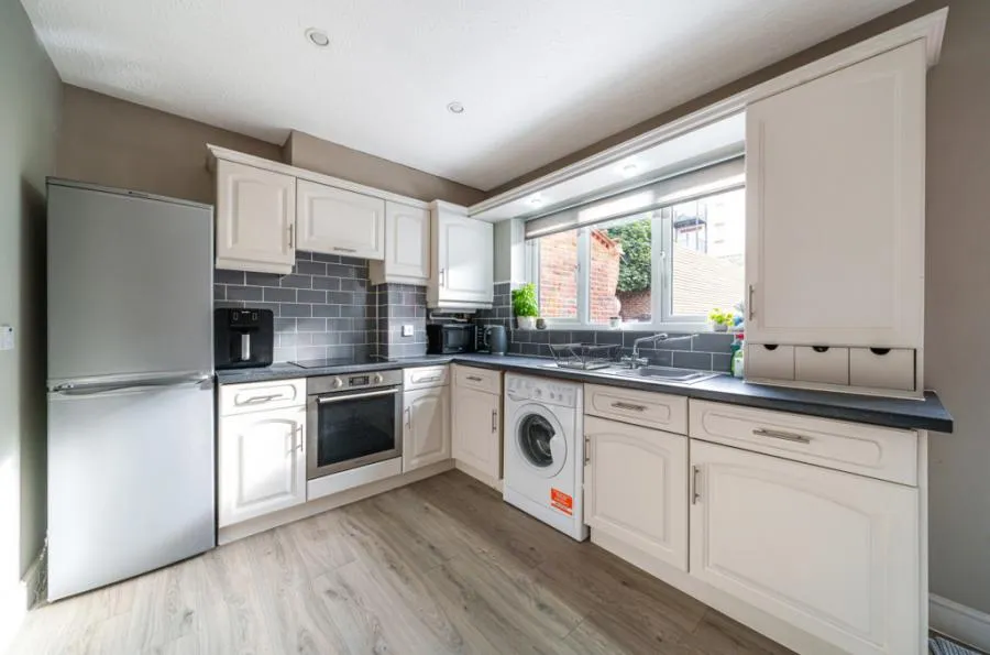 Kingsmead Road, High Wycombe, HP11, photo 12