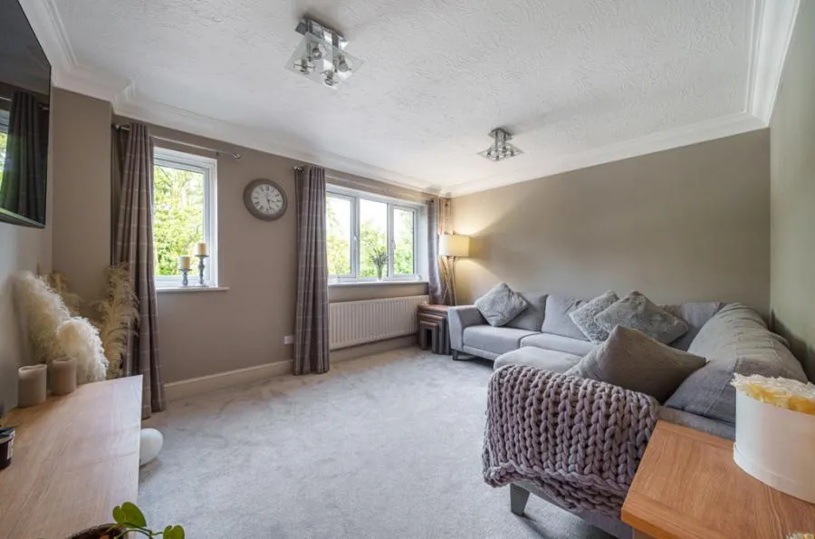 Kingsmead Road, High Wycombe, HP11, photo 2