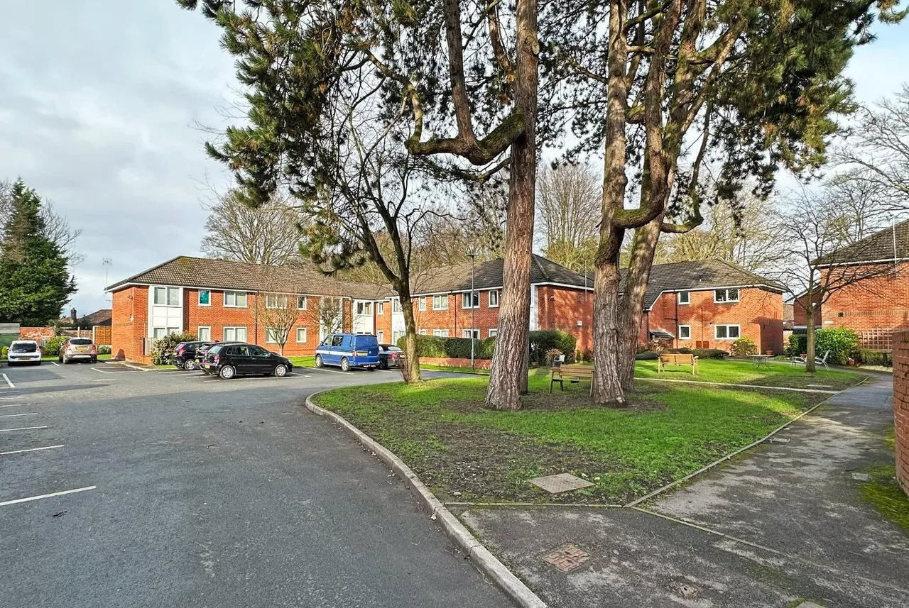 Cotteril Close, Brooklands, Manchester M23 9HY, photo 9