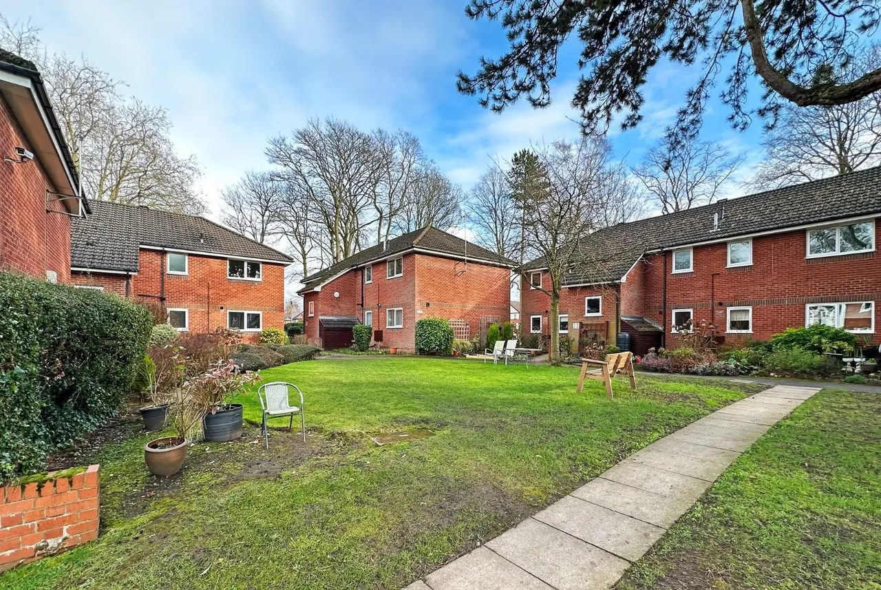 Cotteril Close, Brooklands, Manchester M23 9HY, photo 19