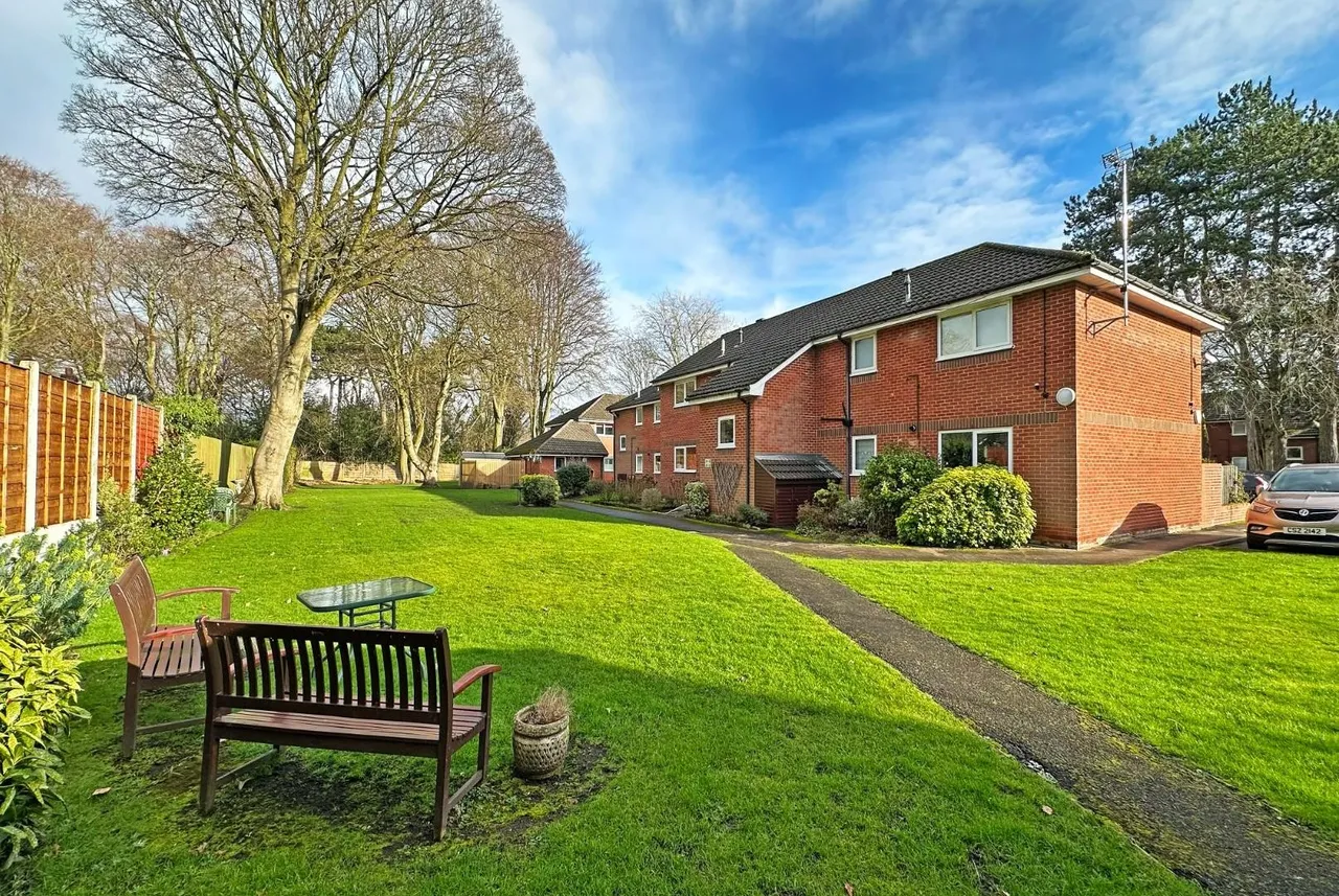 2 bed house for sale — Cotteril Close, Brooklands, Manchester M23 9HY