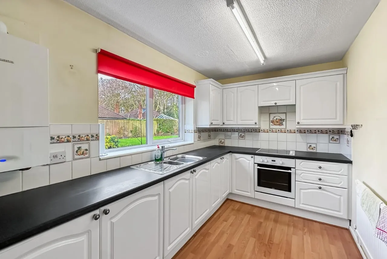 Cotteril Close, Brooklands, Manchester M23 9HY, photo 4