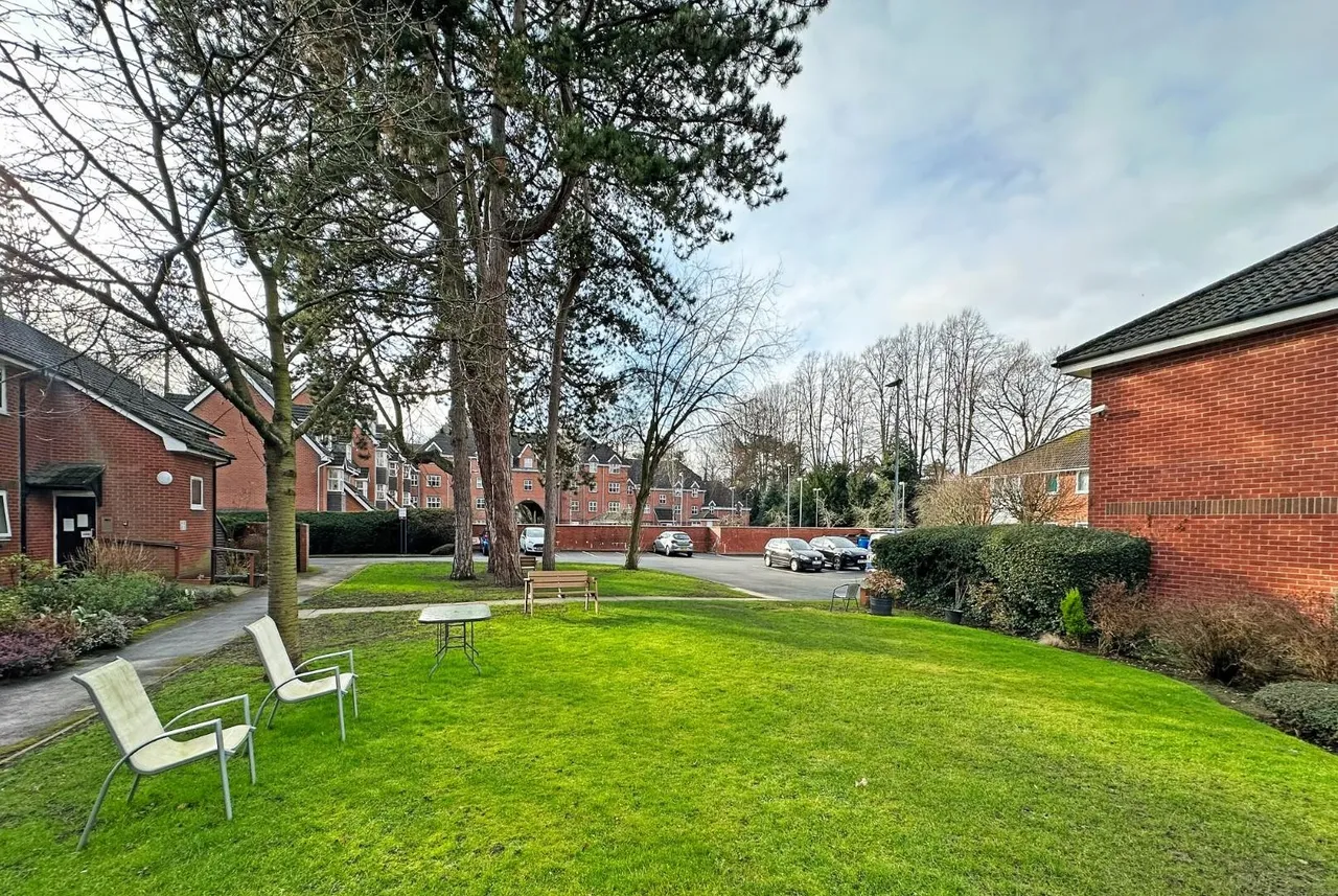 Cotteril Close, Brooklands, Manchester M23 9HY, photo 18