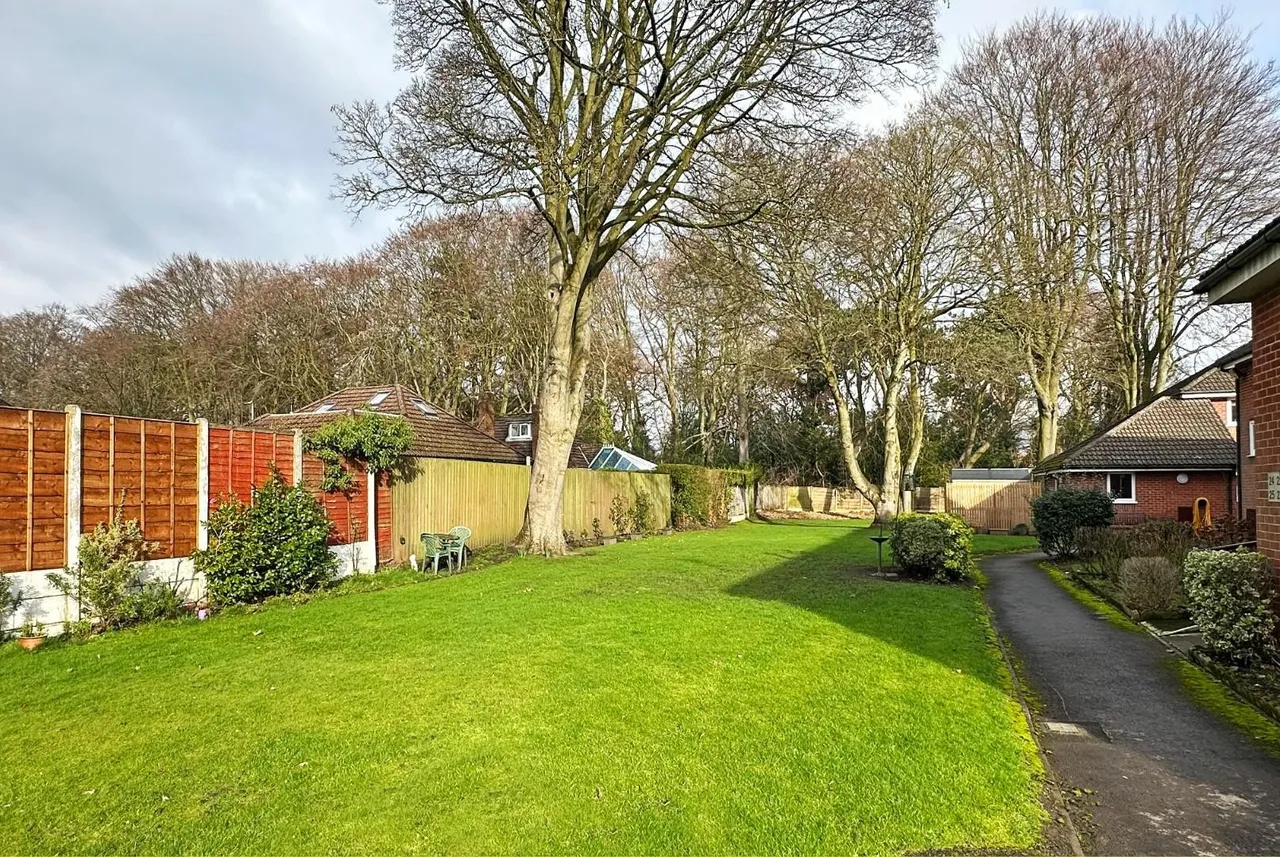 Cotteril Close, Brooklands, Manchester M23 9HY, photo 7