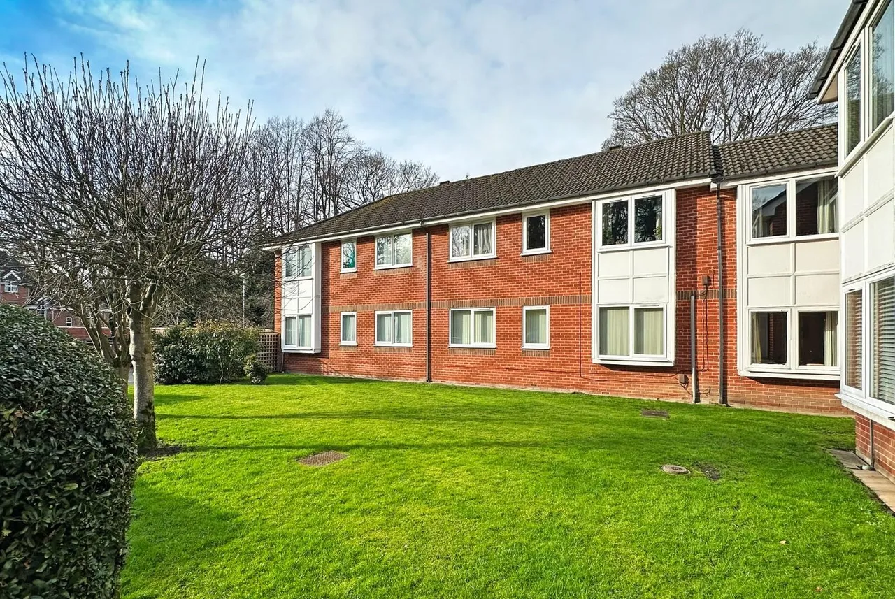 Cotteril Close, Brooklands, Manchester M23 9HY, photo 3