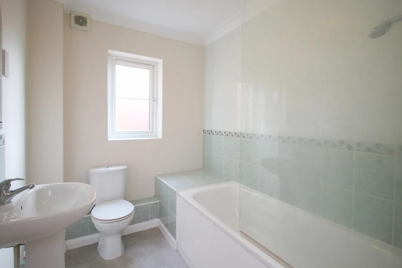 Reading Road South, Fleet, GU52, photo 7