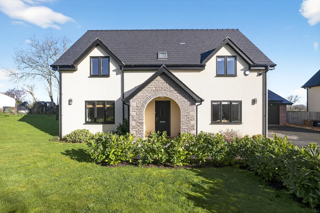5 bed house for sale, Llangrove View, Ross-On-Wye, HR9