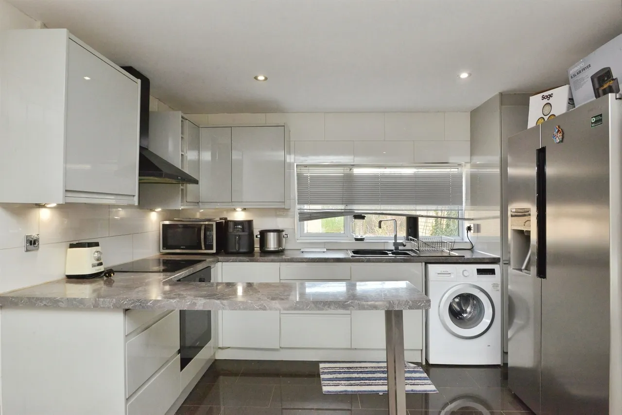 Cleavers Avenue, Conniburrow, MK14, photo 2
