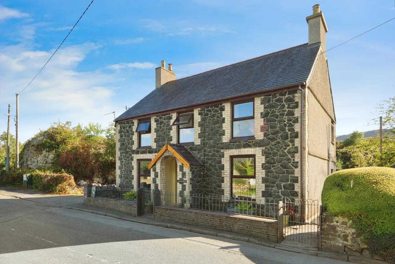 Cwm-y-Glo, Caernarfon, LL55, photo 16
