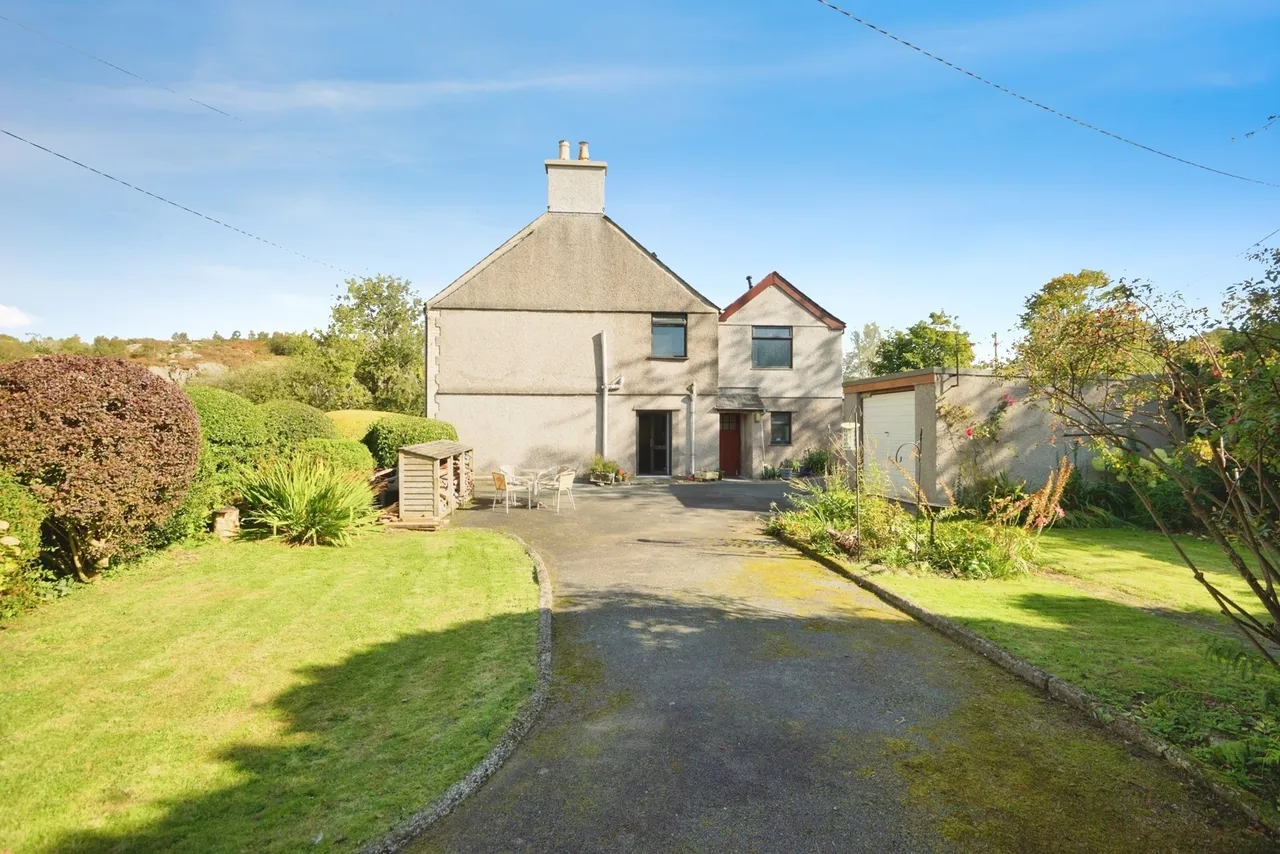 Cwm-y-Glo, Caernarfon, LL55, photo 12