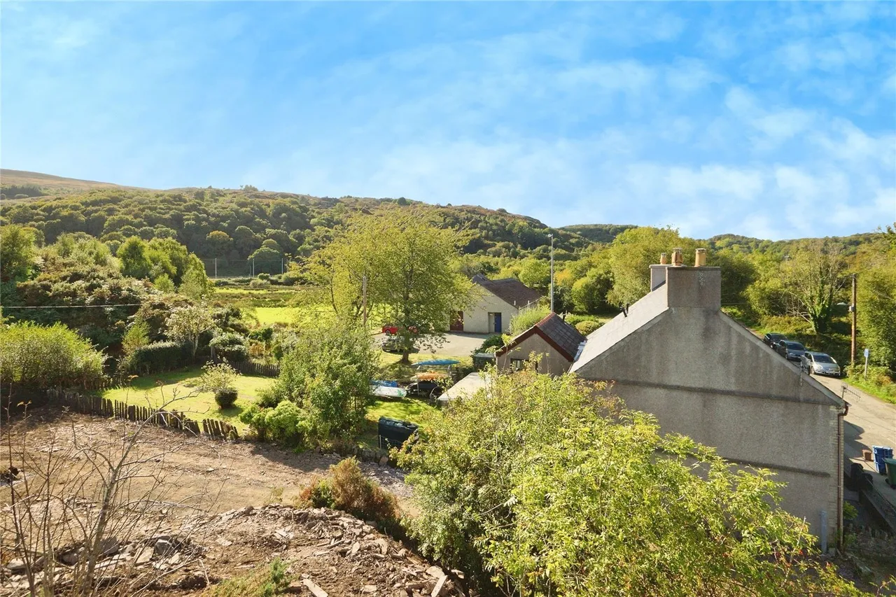 Cwm-y-Glo, Caernarfon, LL55, photo 13