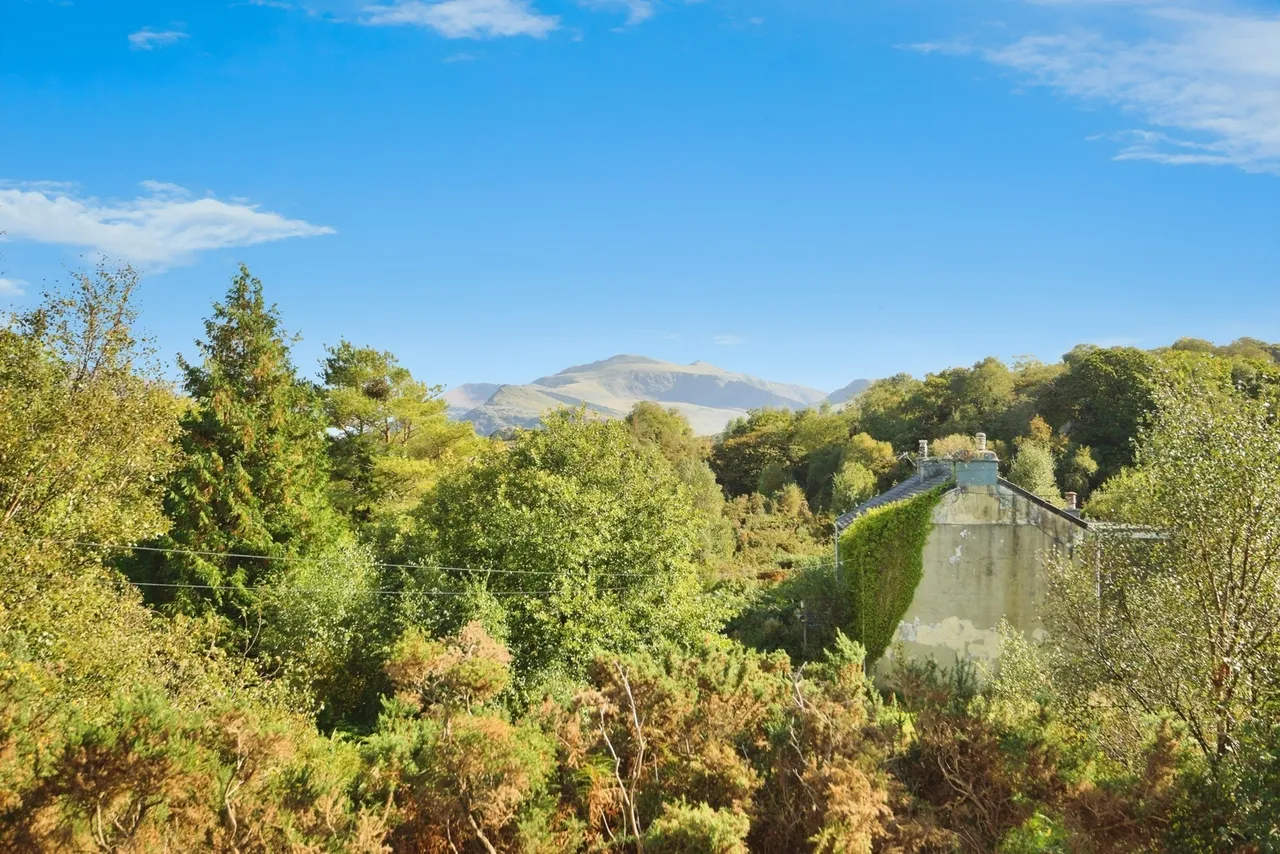 Cwm-y-Glo, Caernarfon, LL55, photo 14