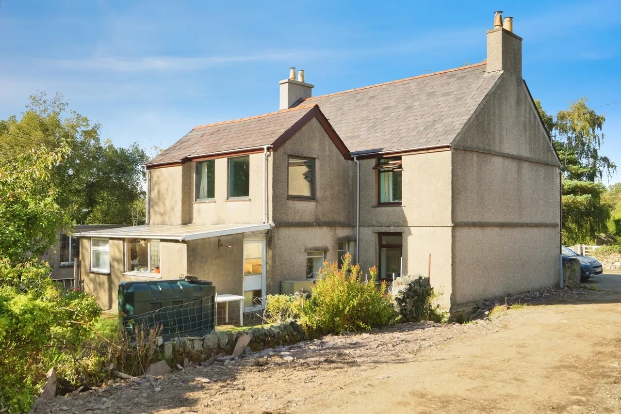 Cwm-y-Glo, Caernarfon, LL55, photo 18