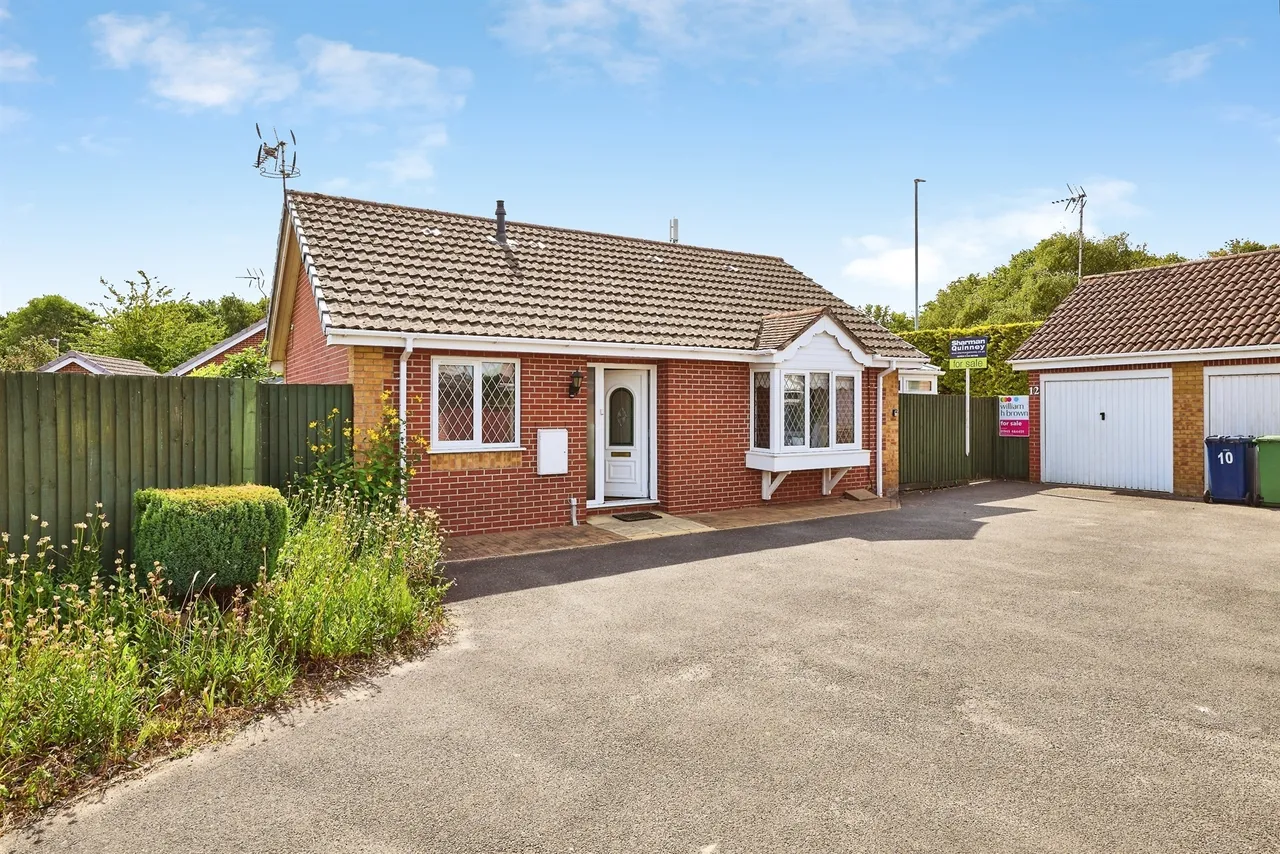 2 bed house for sale, Petts Close, Wisbech, PE13