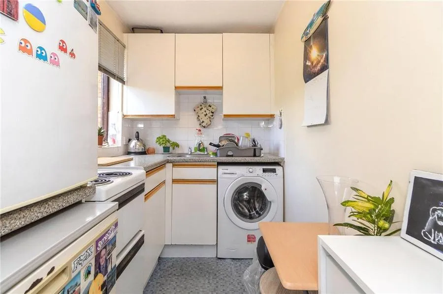 Tintagel Way, Woking, GU22, photo 7