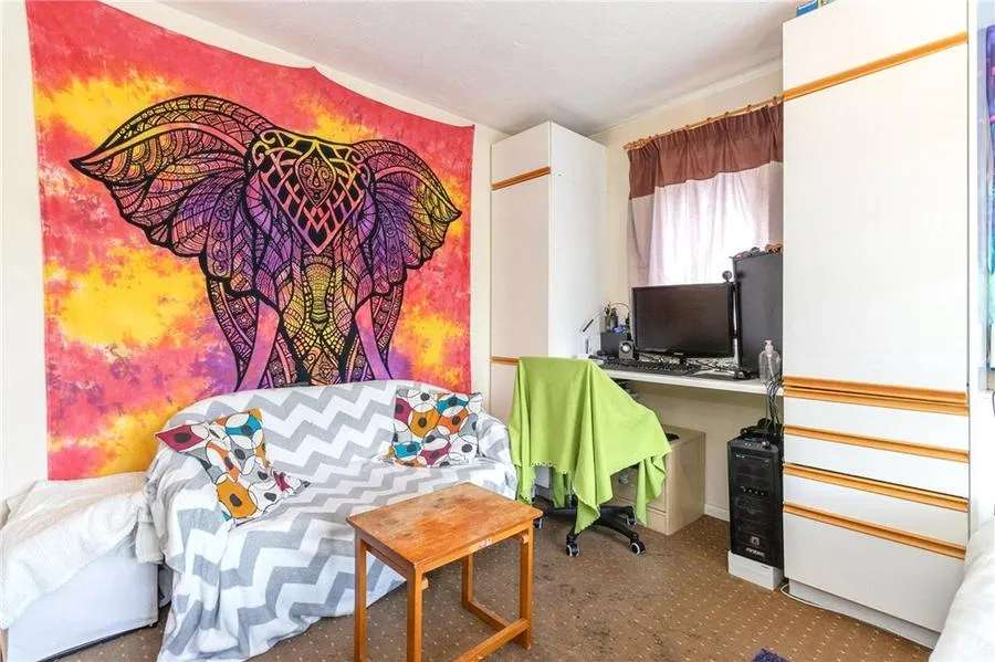 Tintagel Way, Woking, GU22, photo 9