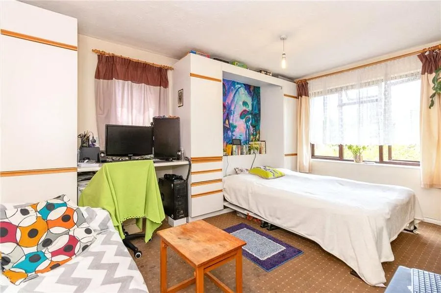 Tintagel Way, Woking, GU22, photo 2