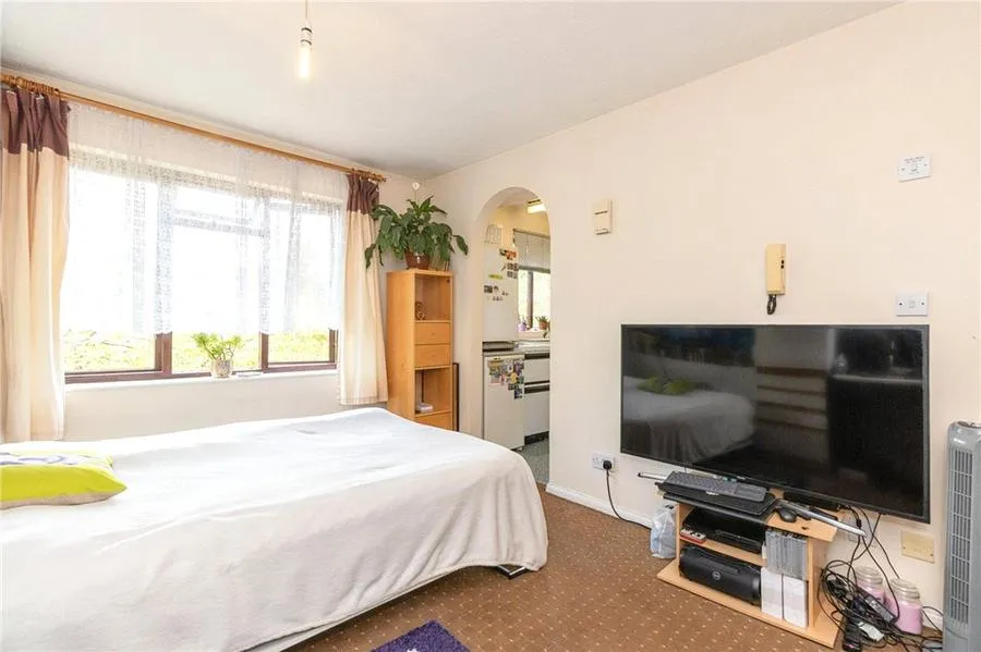 Tintagel Way, Woking, GU22, photo 5