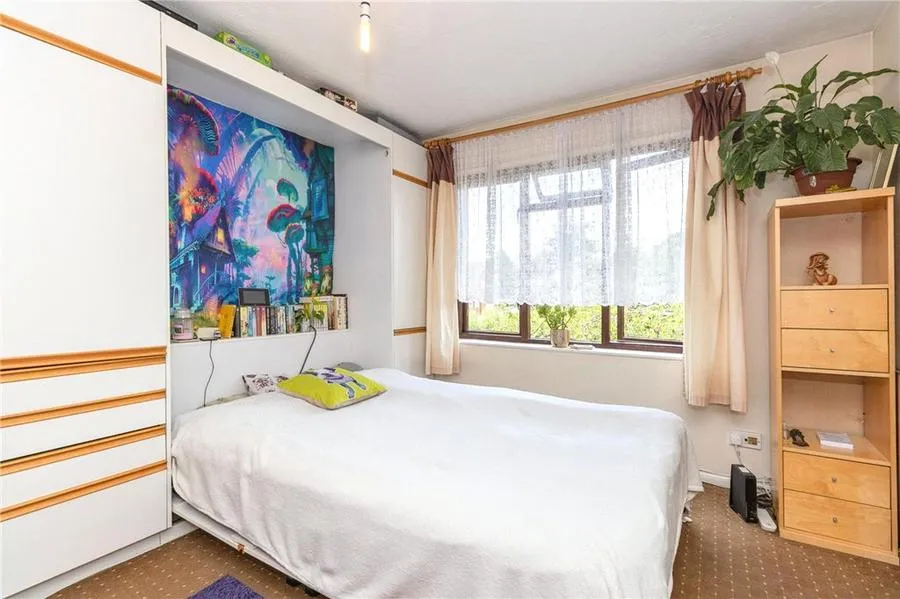 Tintagel Way, Woking, GU22, photo 3