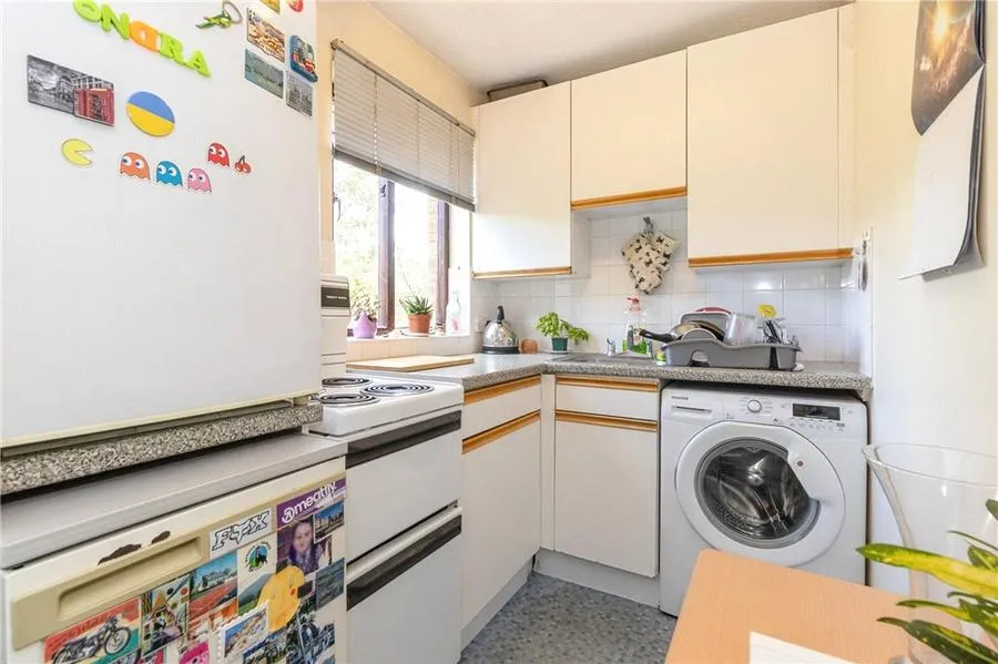 Tintagel Way, Woking, GU22, photo 6