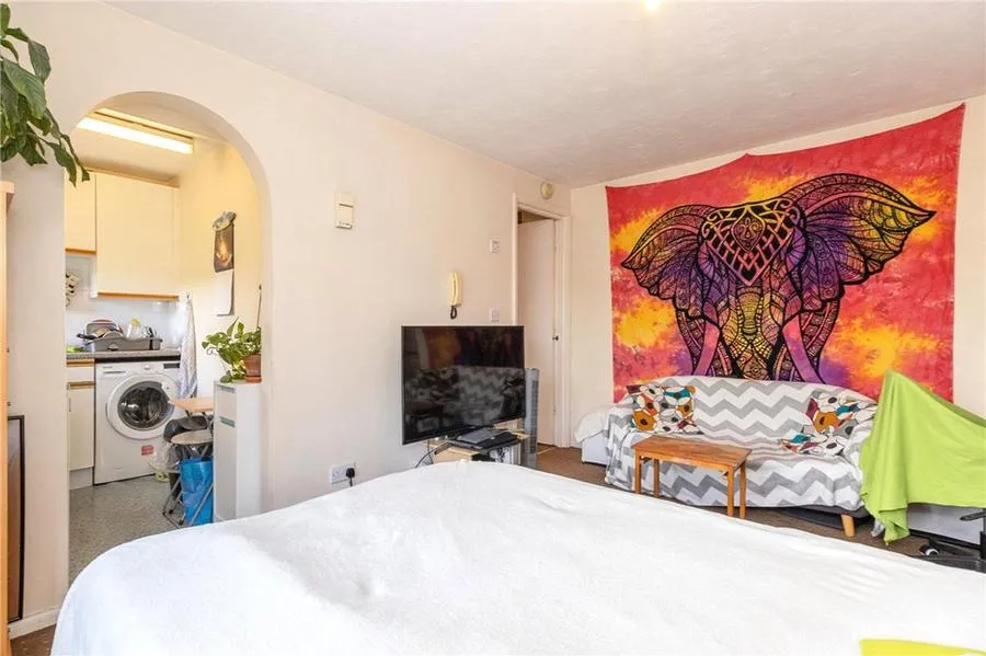 Tintagel Way, Woking, GU22, photo 4