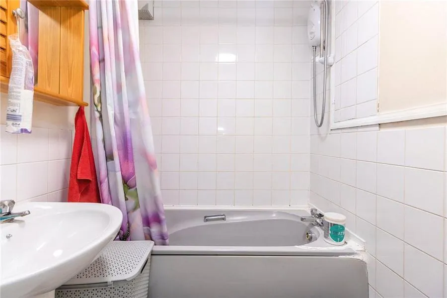 Tintagel Way, Woking, GU22, photo 10