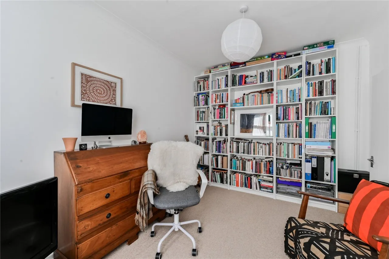 Queens Road, London, N11, photo 3