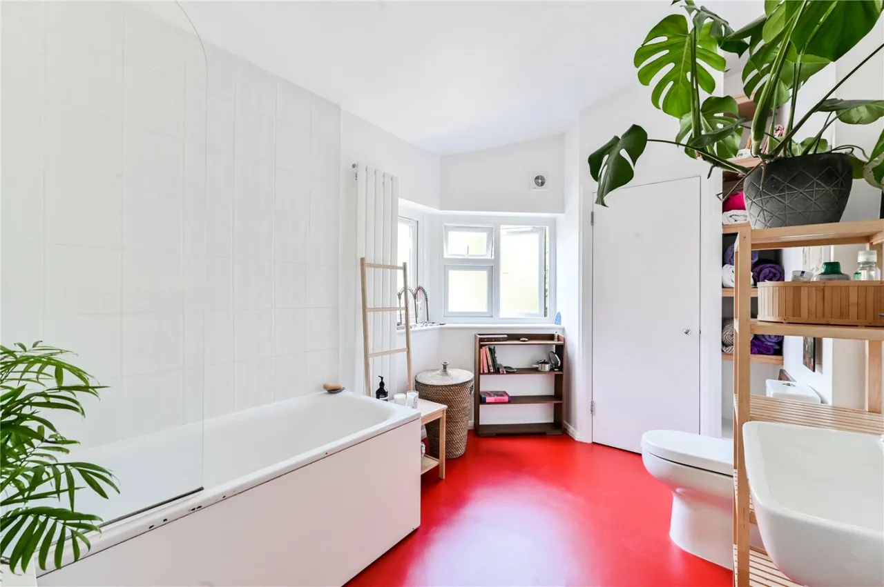 Queens Road, London, N11, photo 14