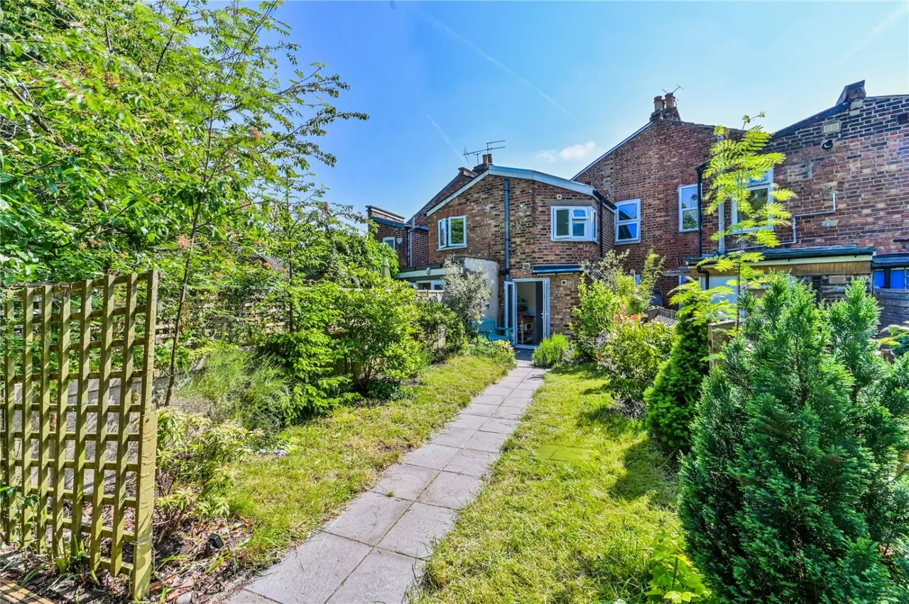 Queens Road, London, N11, photo 17