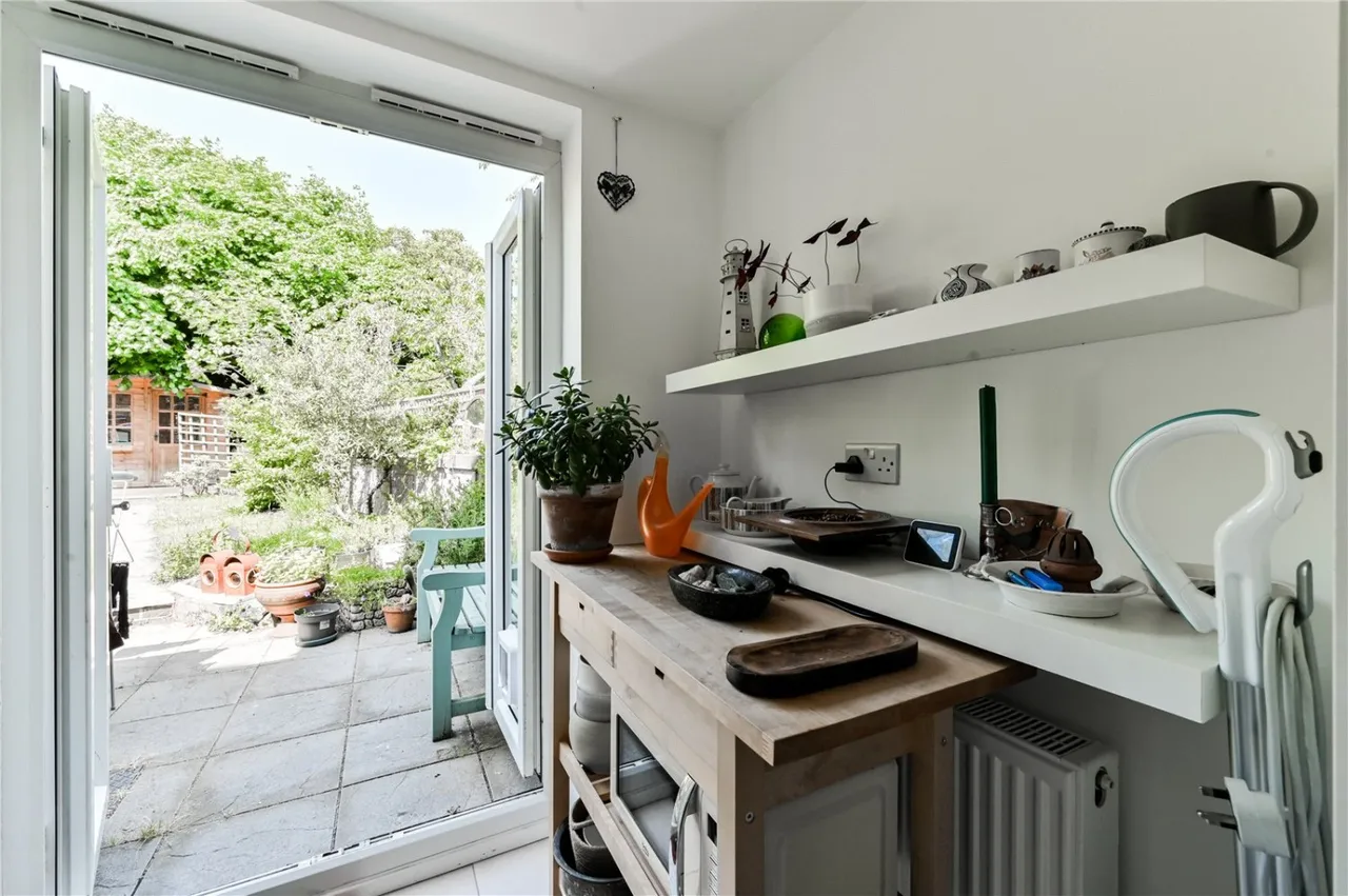 Queens Road, London, N11, photo 9