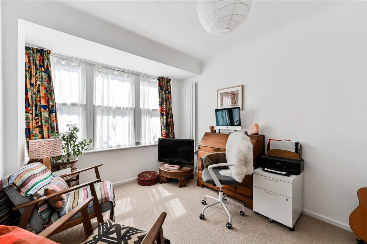 Queens Road, London, N11, photo 2
