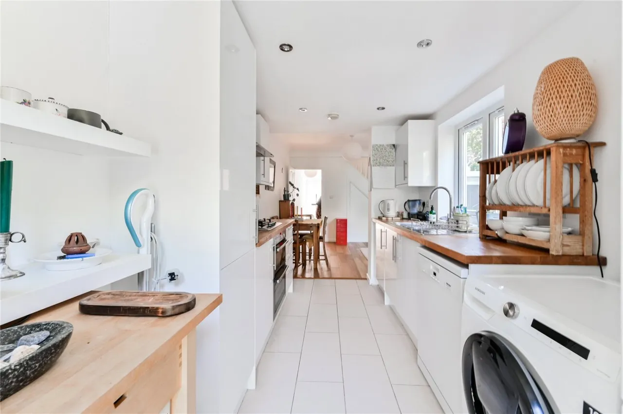 Queens Road, London, N11, photo 8
