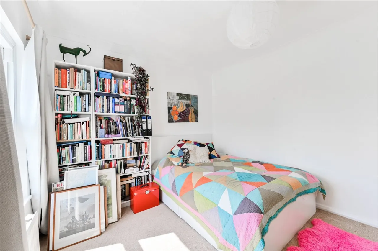 Queens Road, London, N11, photo 11