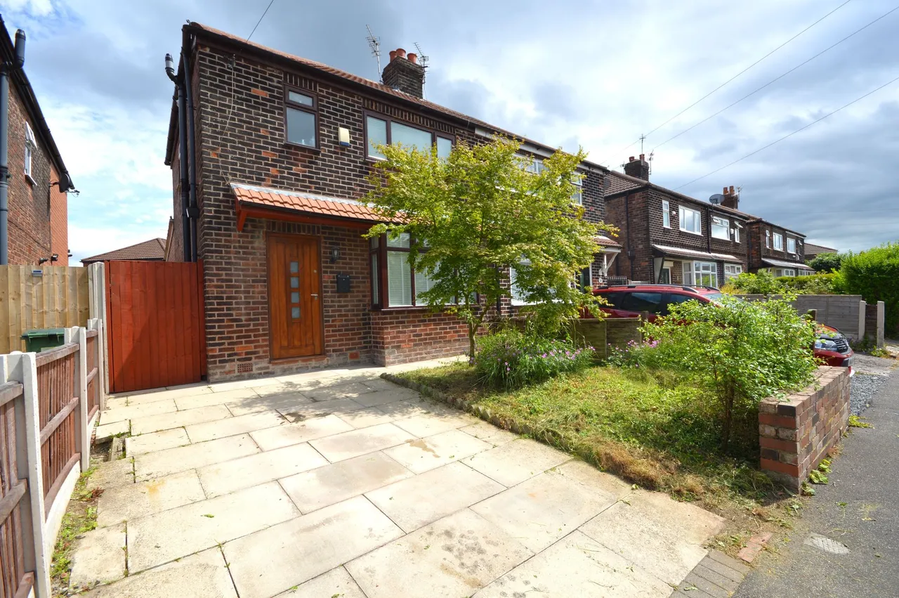 3 bed house for sale, Dumbarton Road, Stockport