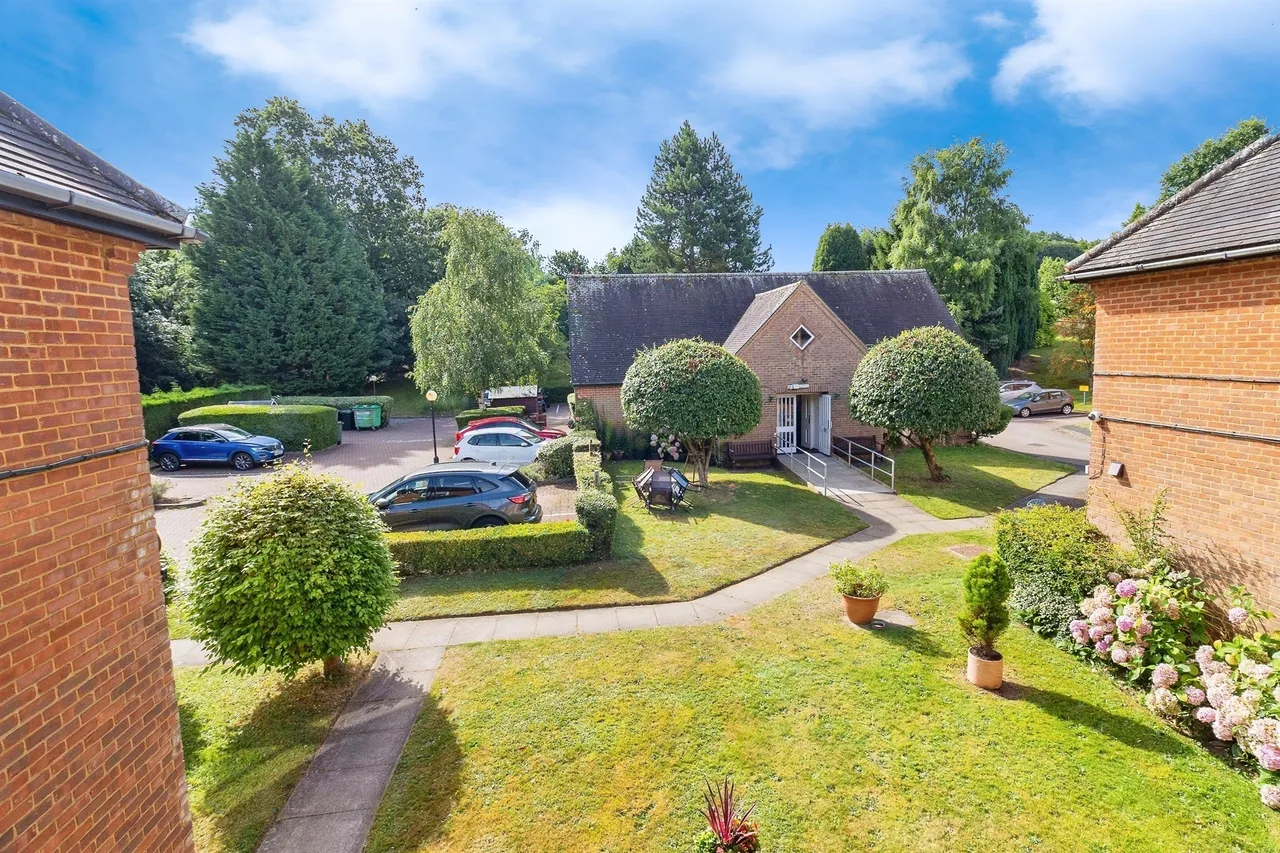 Woburn Road, Woburn Sands, Milton Keynes, photo 4