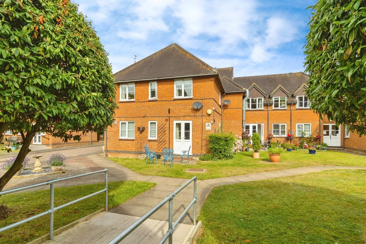 Woburn Road, Woburn Sands, Milton Keynes, photo 12