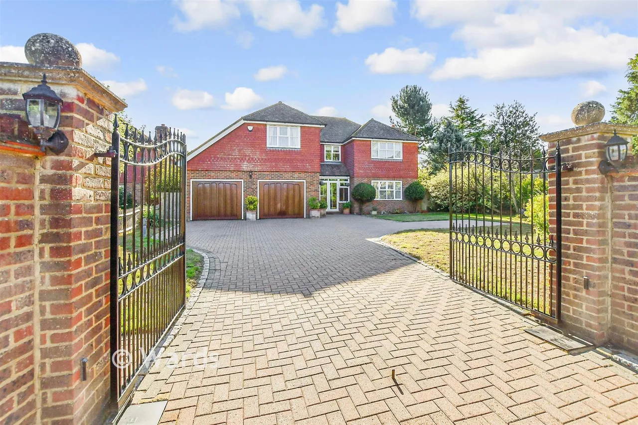 4 bed house for sale, Dean Street, East Farleigh, ME15