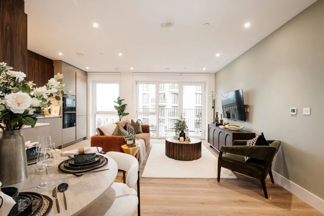 Bow Common Lane, London, E3, photo 2