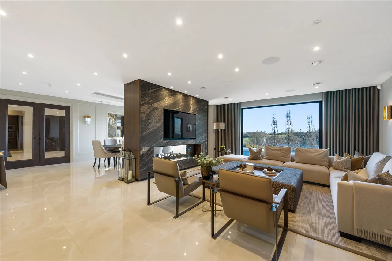 Briestfield Road, Briestfield, photo 8