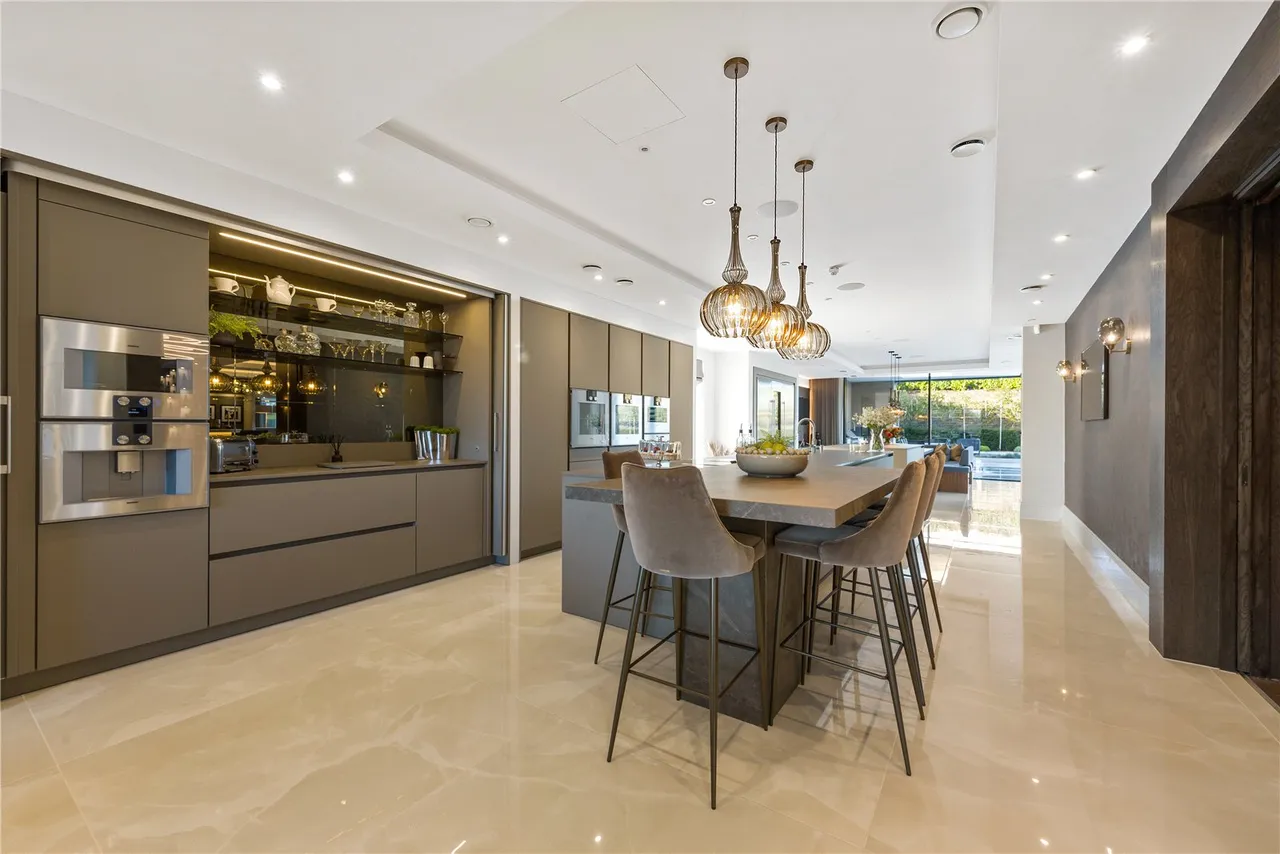 Briestfield Road, Briestfield, photo 6