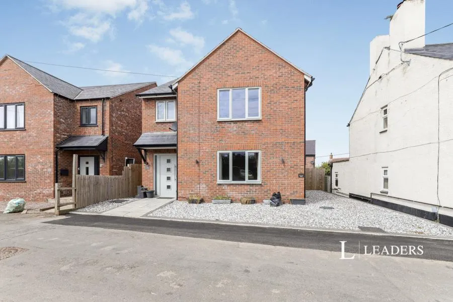 River Bank, Spalding, PE11, photo 19