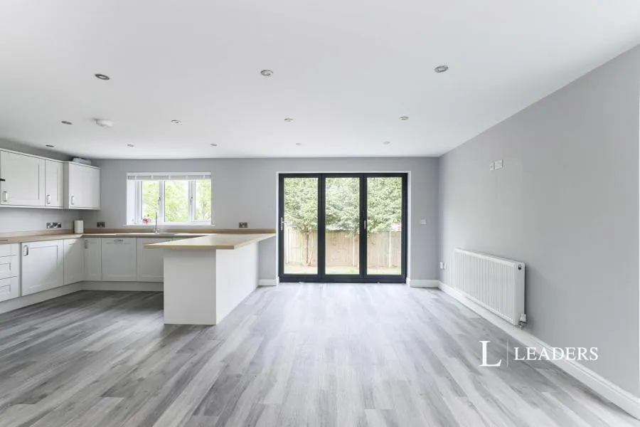 River Bank, Spalding, PE11, photo 6